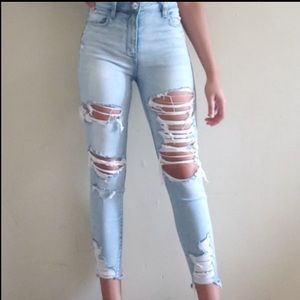 AEO Light Wash Distress Hi-Rise Jegging Crop Size 12 Regular (EUC)